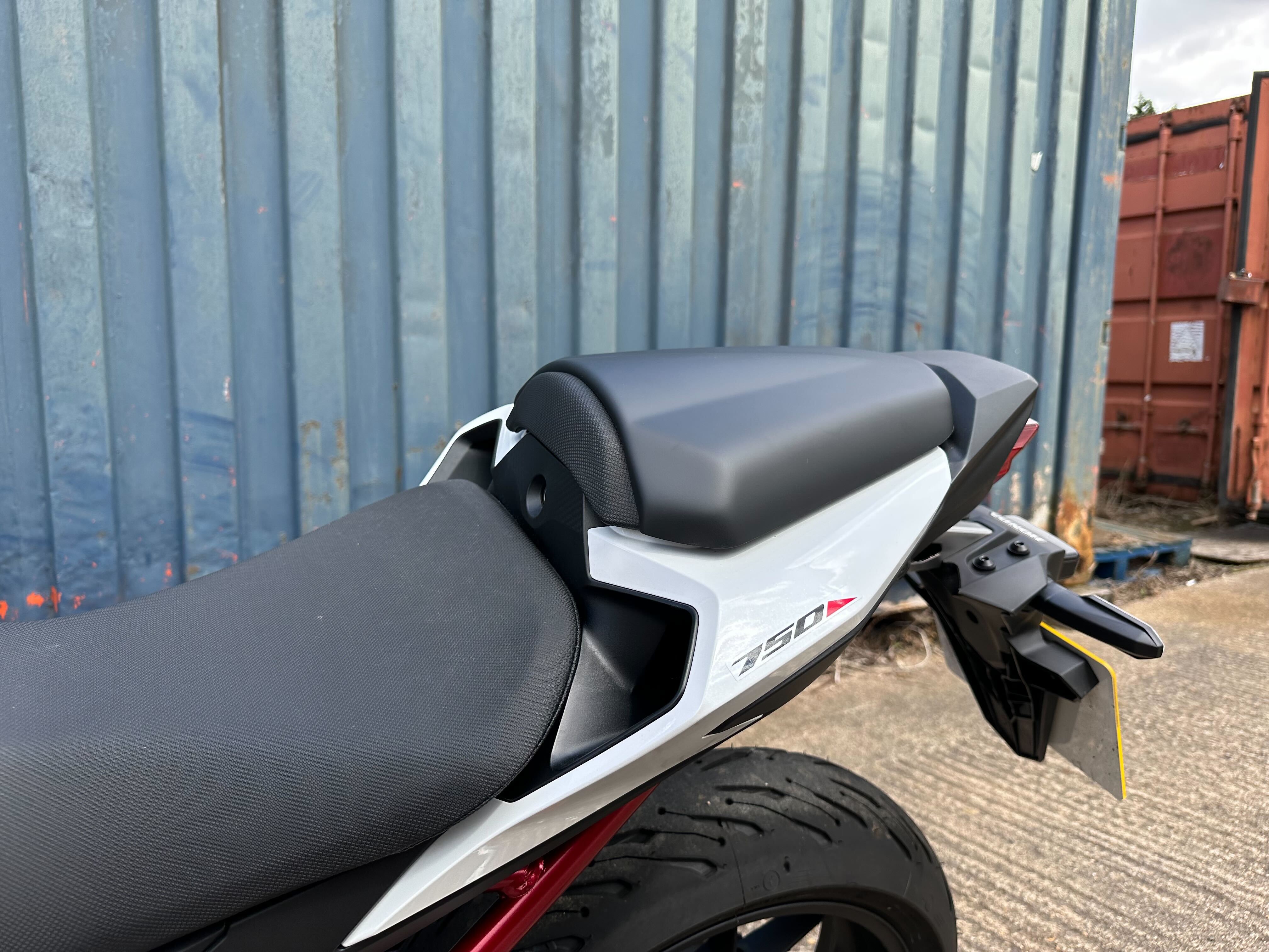 Pyramid Seat Cowl | Matte Black | Honda CB750 Hornet 2023>Current -  Shop name