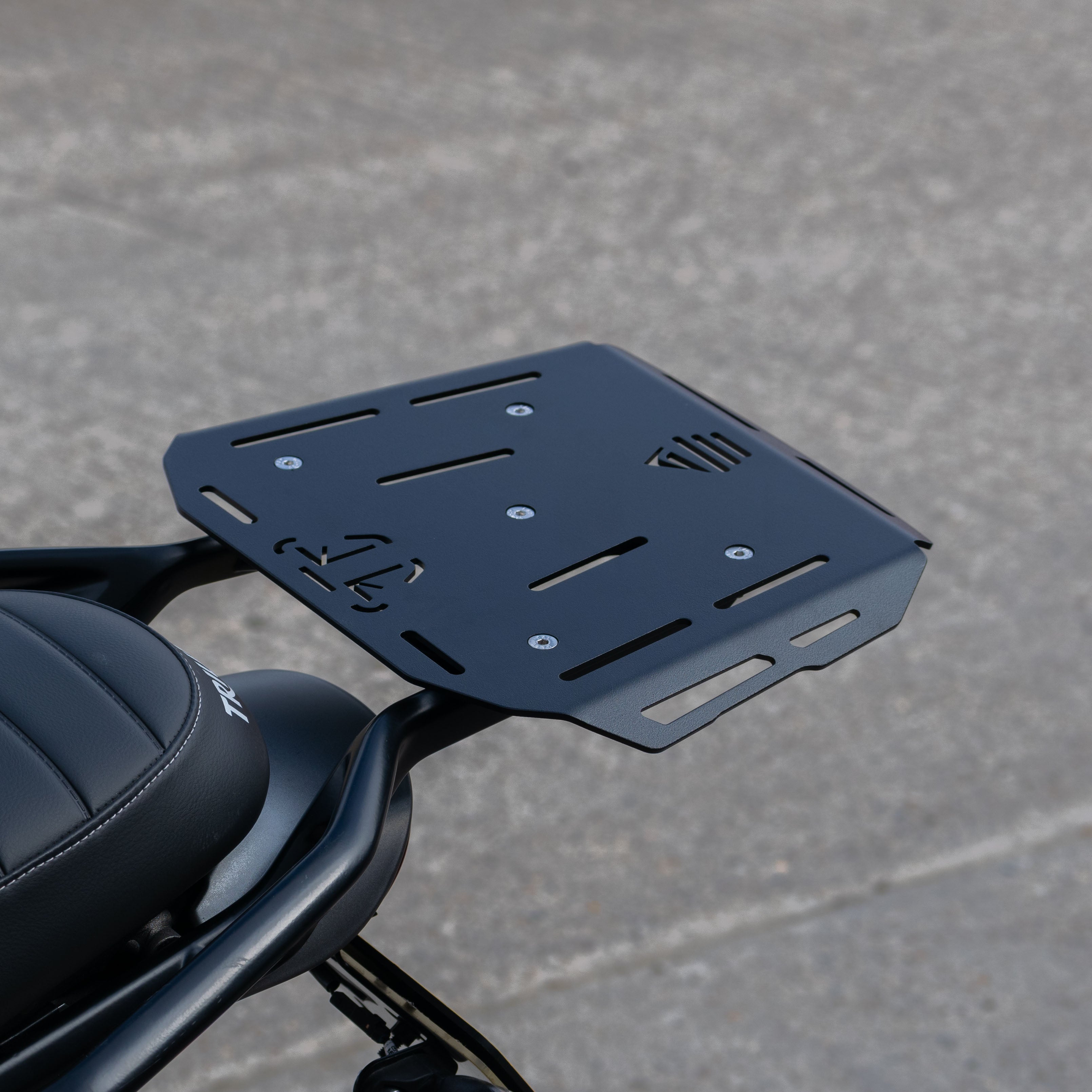 Pyramid Seat Rack | Matte Black | Triumph Scrambler 400 X 2024>Current-Storage-Pyramid Motorcycle Accessories