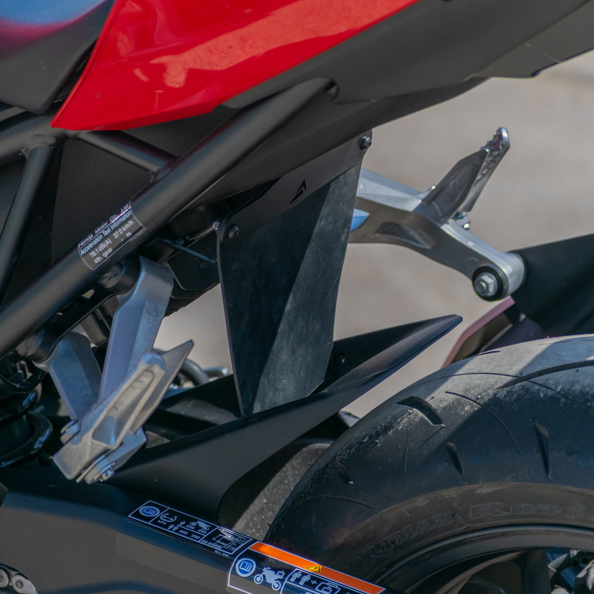 Pyramid Shock Shield | Black | Honda CB1000 Hornet inc SP 2025>Current -  Shop name