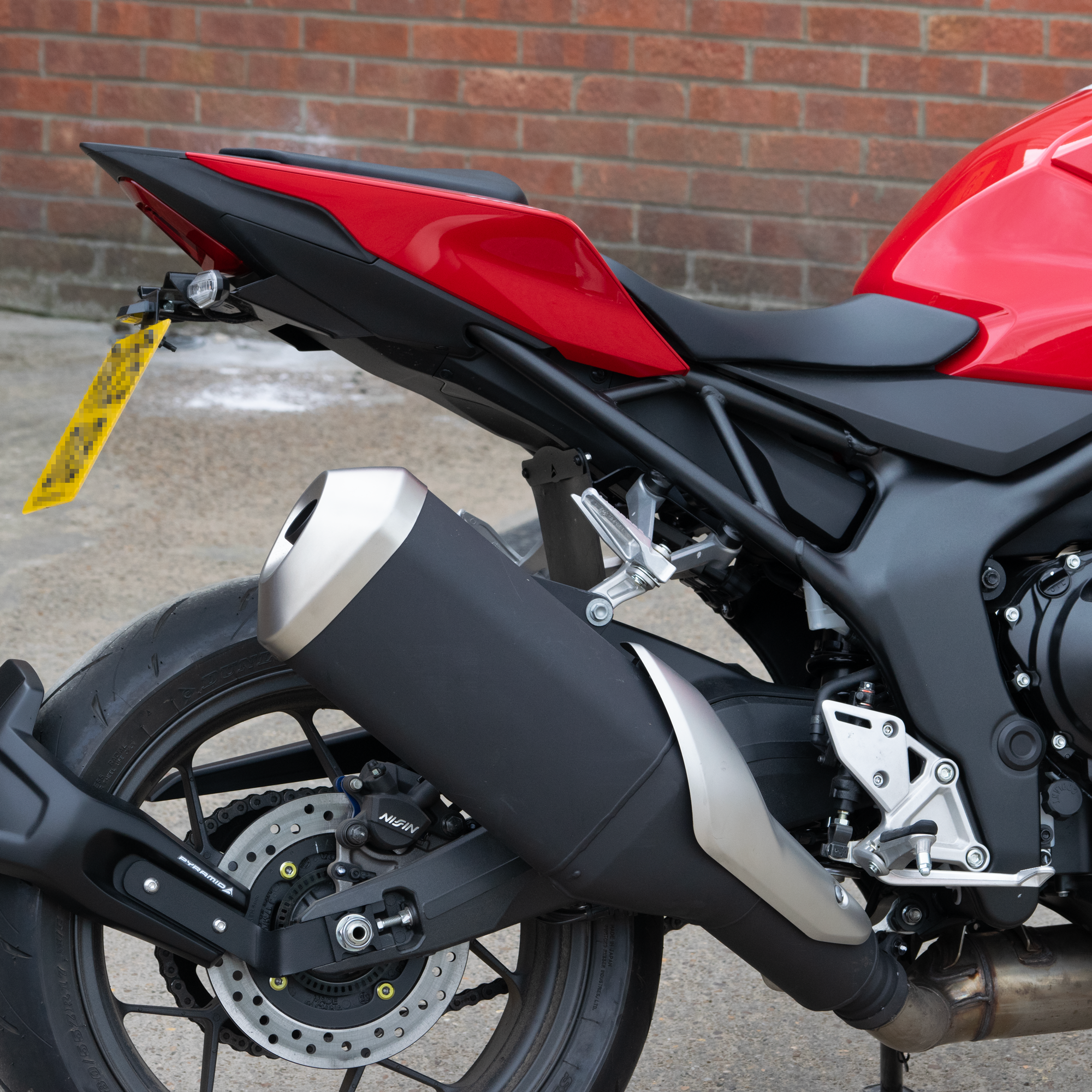 Pyramid Shock Shield | Black | Honda CB1000 Hornet inc SP 2025>Current -  Shop name