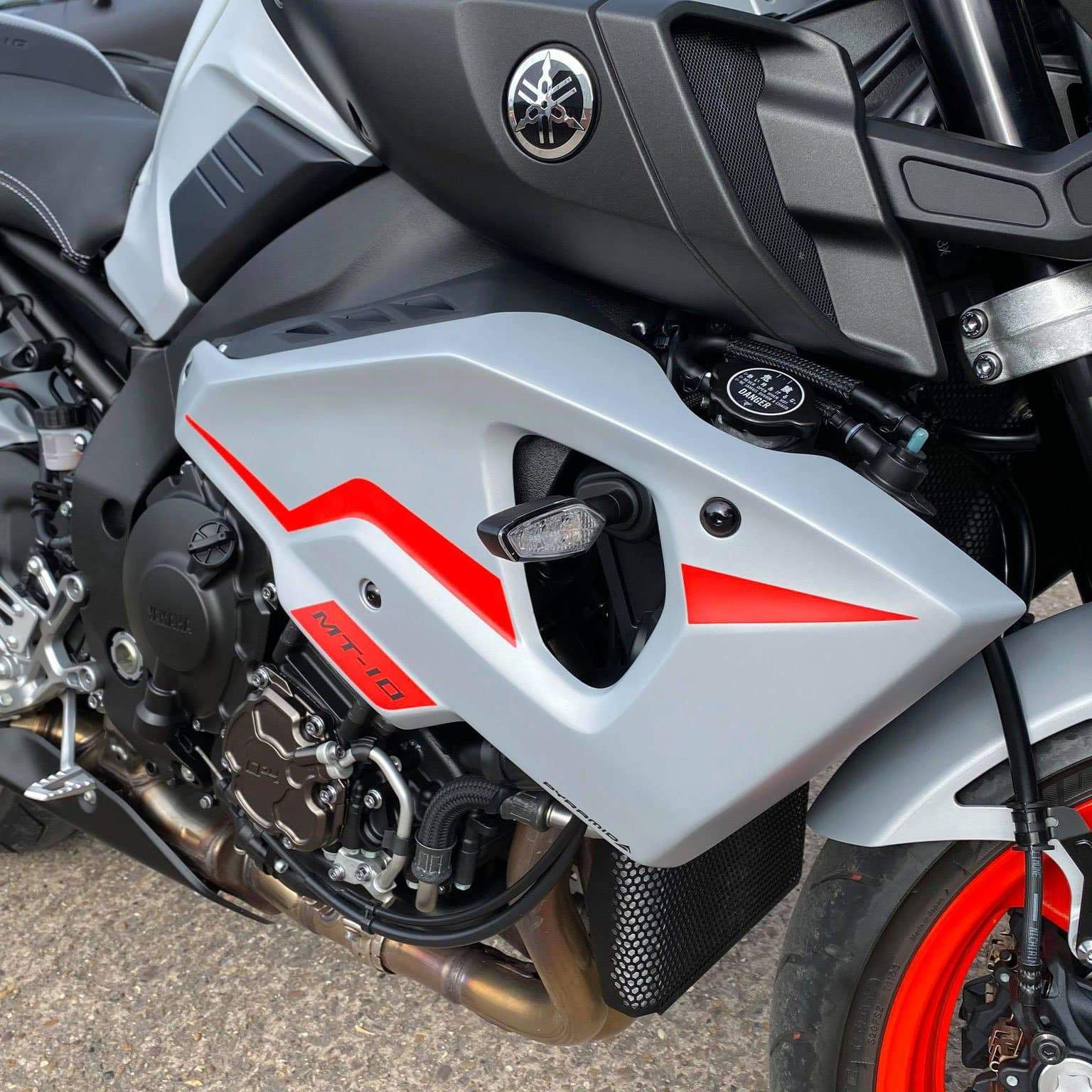 Pyramid Sport Fairing Panels | Matte Metallic Grey (Night Fluo Matte) | Yamaha MT-10 SP 2016>2021 -  Shop name