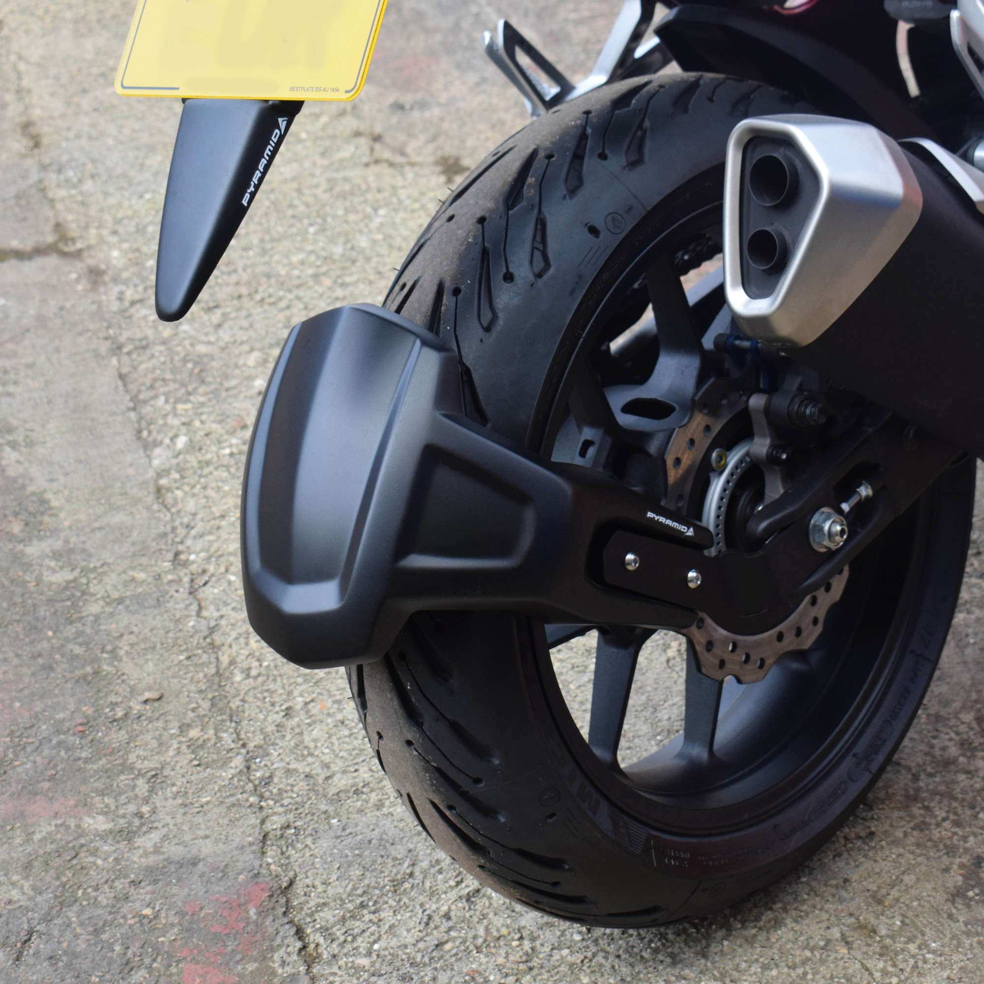 Pyramid Spray Guard | Gloss Black | Honda CB 750 Hornet 2023>Current-085166B-Spray Guards-Pyramid Motorcycle Accessories