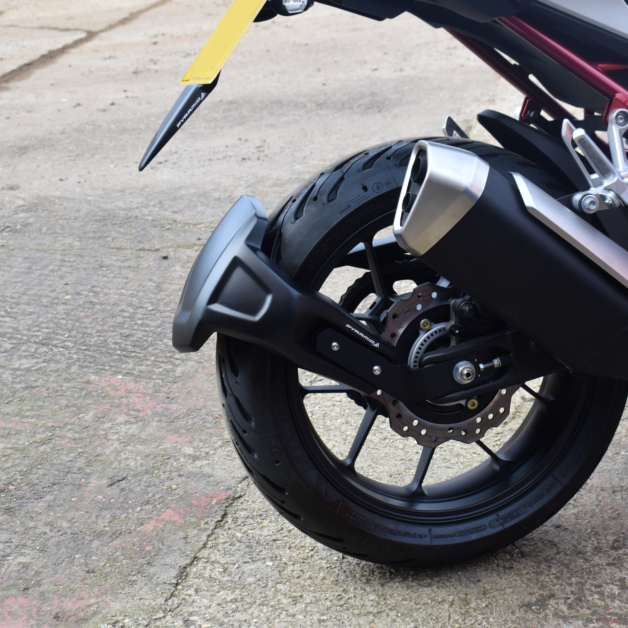 Pyramid Spray Guard | Gloss Black | Honda CB 750 Hornet 2023>Current-085166B-Spray Guards-Pyramid Motorcycle Accessories