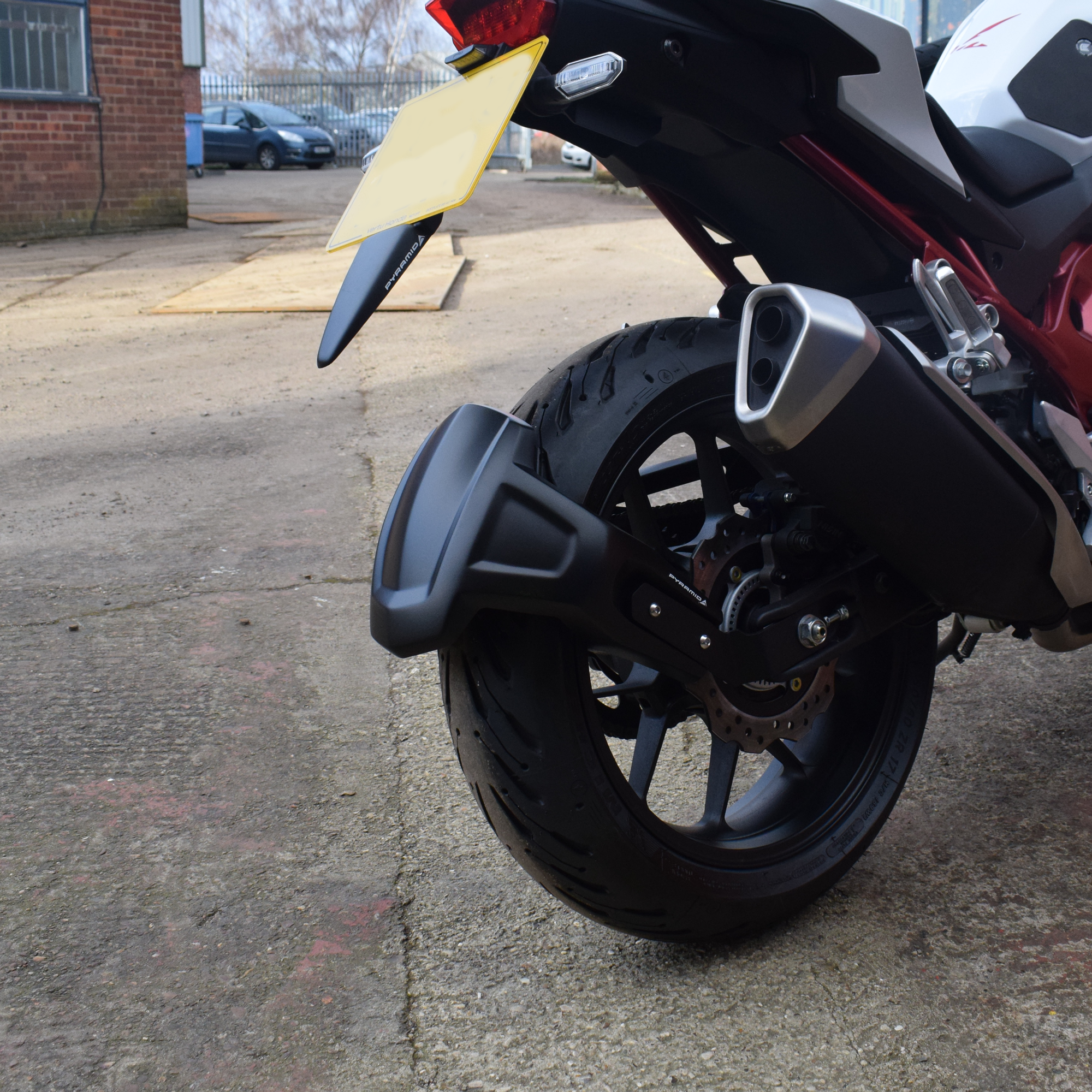 Pyramid Spray Guard | Gloss Black | Honda CB750 Hornet 2023>Current -  Shop name