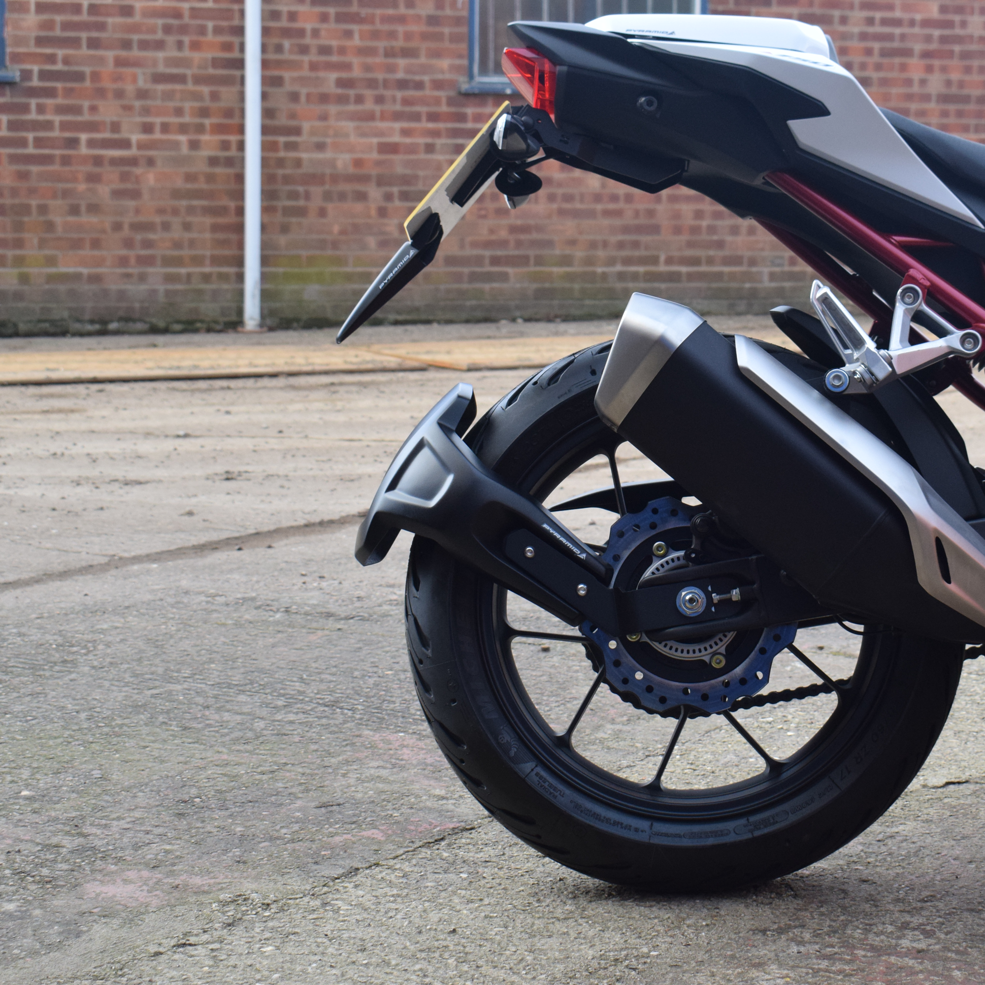 Pyramid Spray Guard | Gloss Black | Honda CB750 Hornet 2023>Current -  Shop name