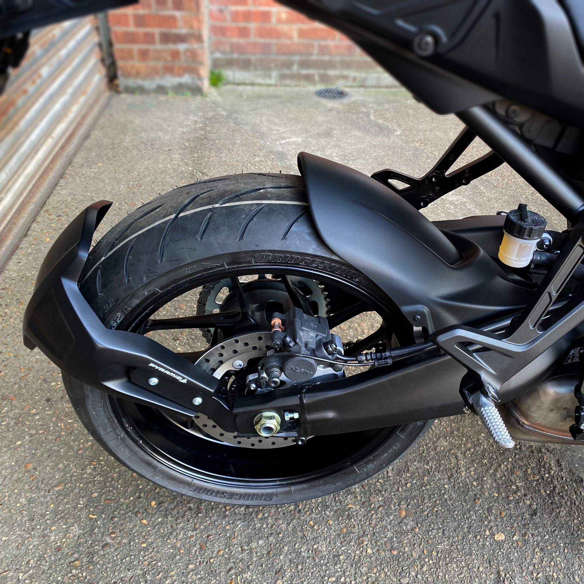 Pyramid Spray Guard | Matte Black | Yamaha MT-09 2021>2025-Spray Guards-Pyramid Motorcycle Accessories