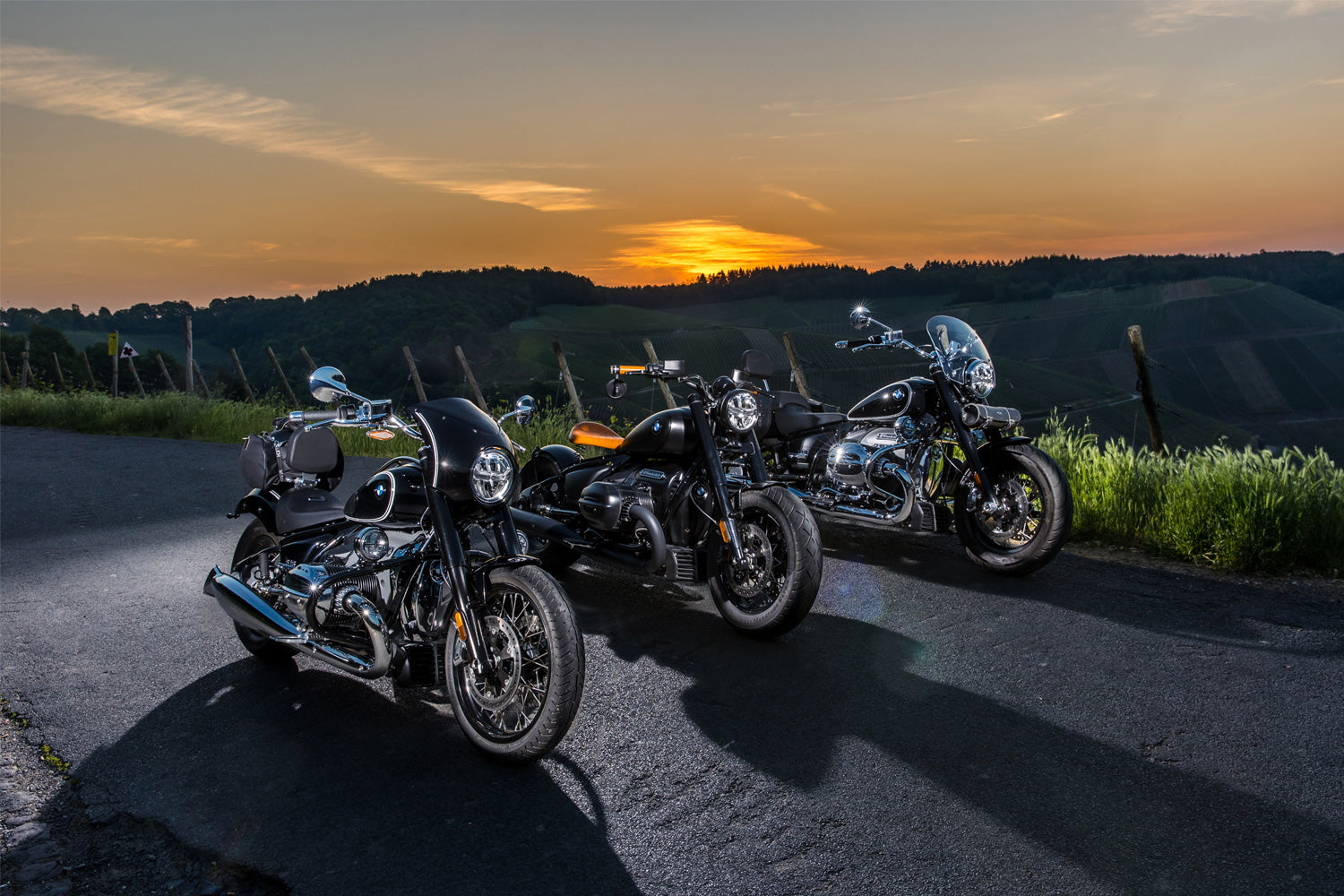 Wunderlich Tank Railing | Chrome | BMW R 18 -   Pyramid Motorcycle Accessories