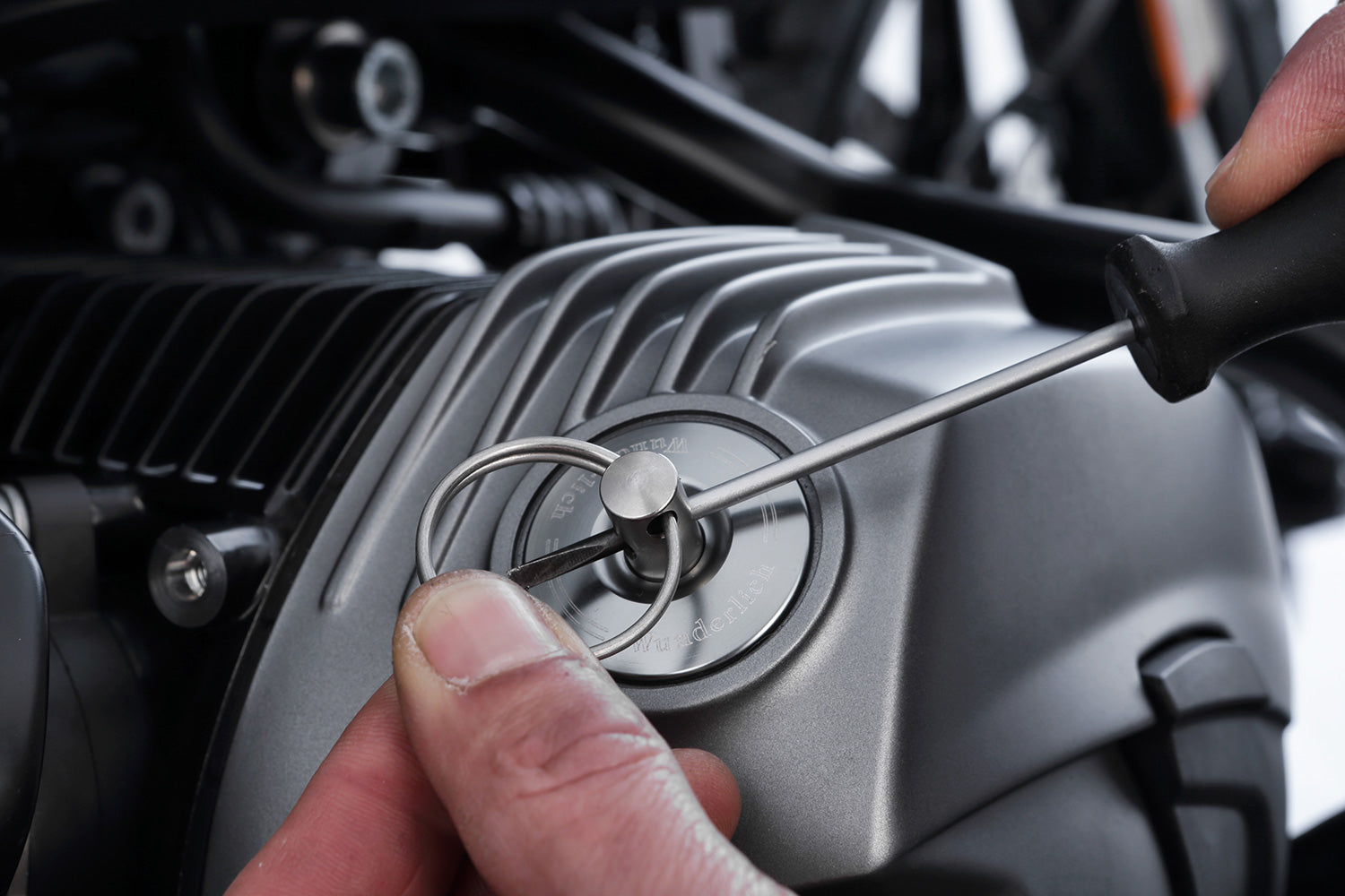Wunderlich Safety Oil Plug | Silver | BMW R 1150 RS -   Pyramid Motorcycle Accessories