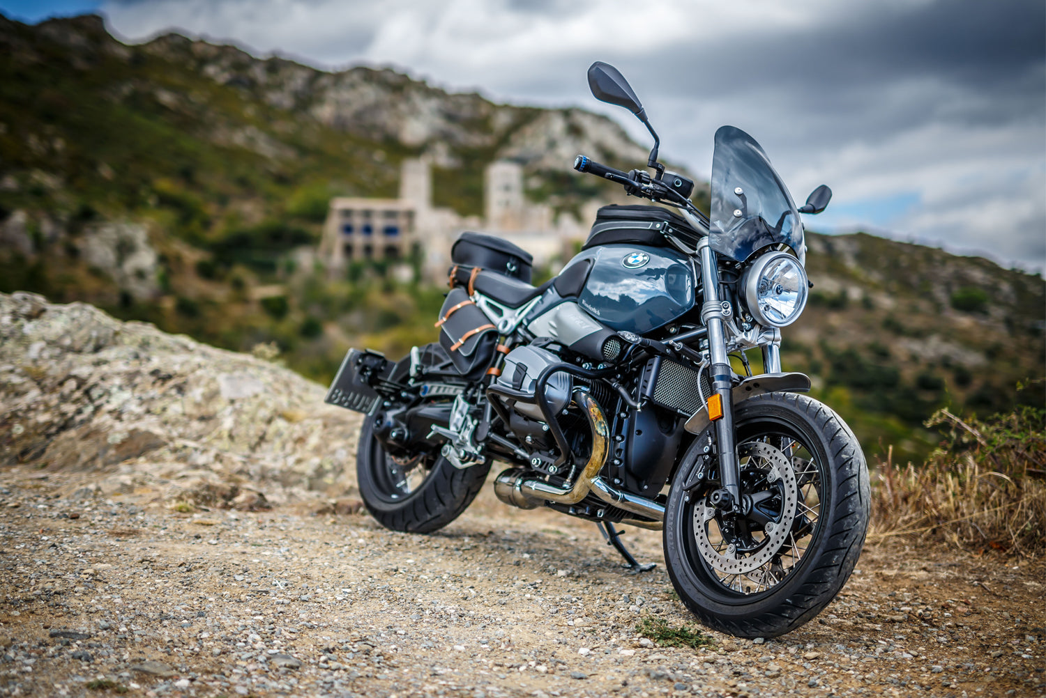 Wunderlich Swinging Saddle Rockbob with Original Tail | Black | BMW R 18 -   Pyramid Motorcycle Accessories