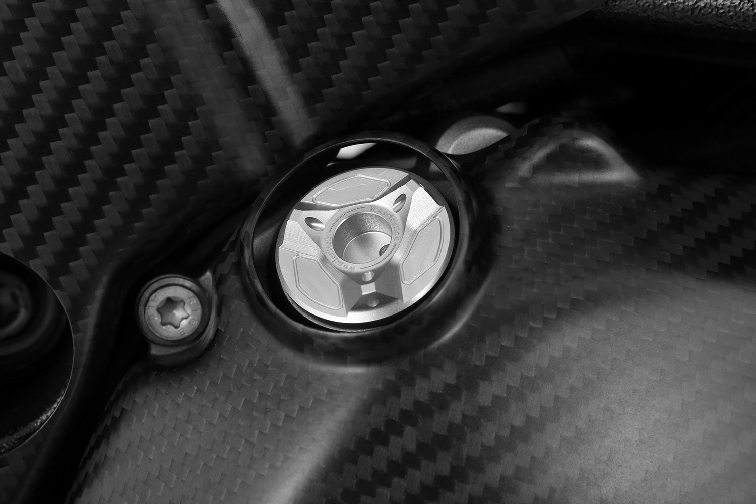 Wunderlich Safety Oil Filler Plug | Titanium | BMW R nineT -   Pyramid Motorcycle Accessories