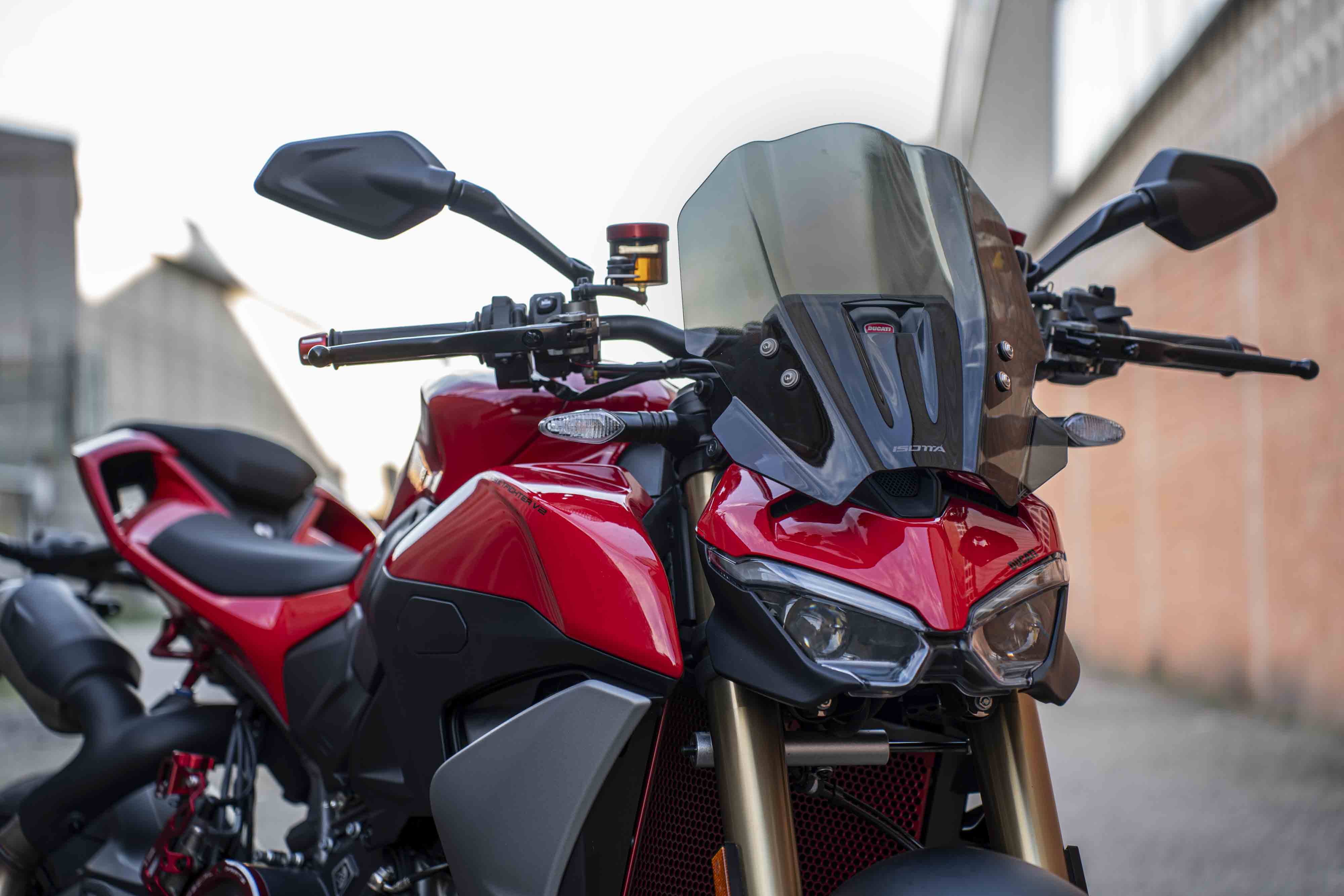 Isotta Sport Windscreen | Light Smoke | Dark Smoke | Clear | Ducati Streetfighter V2 2025>2026 -   Pyramid Motorcycle Accessories