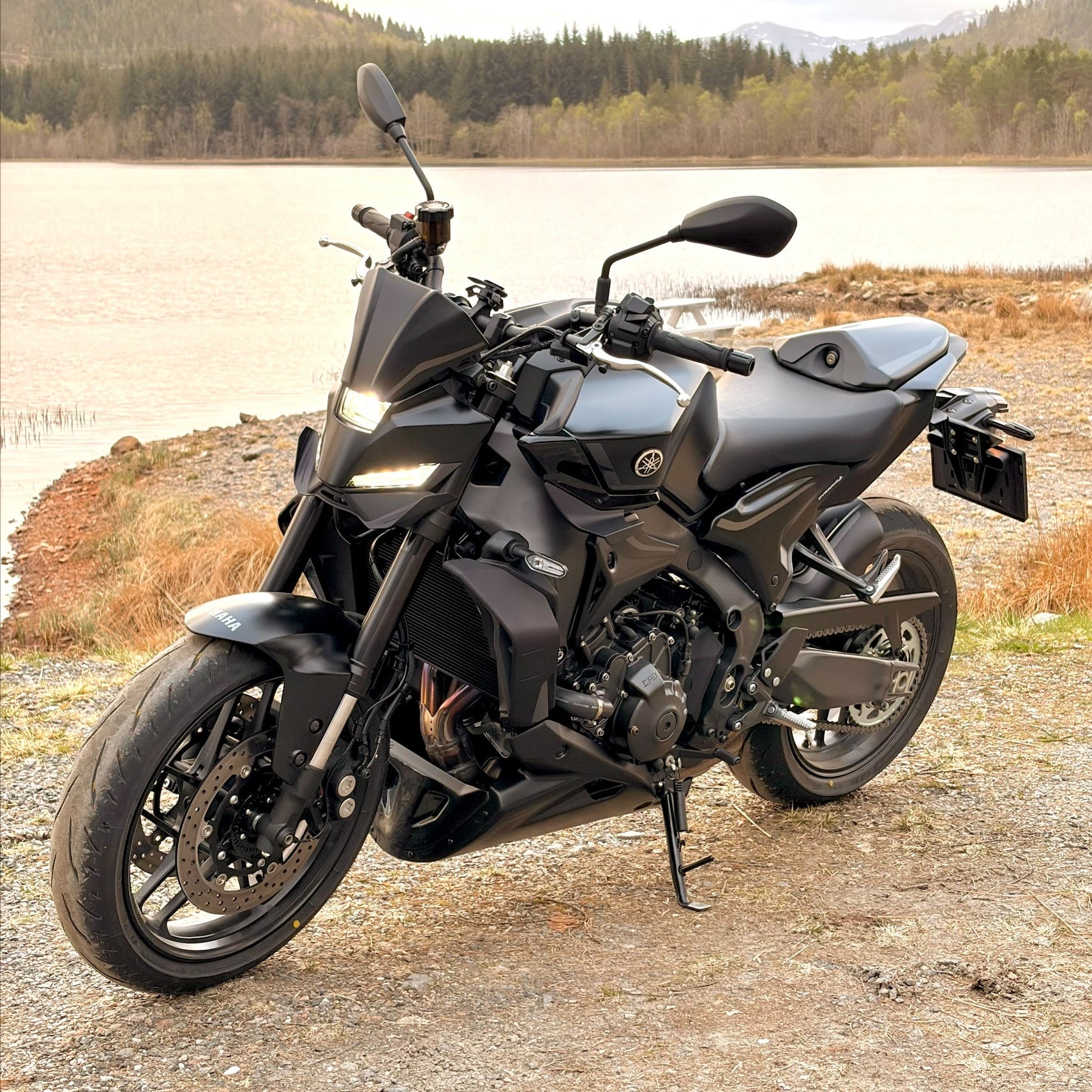 Pyramid Hugger | Tech Black | Yamaha MT-09 2021>Current -   Pyramid Motorcycle Accessories