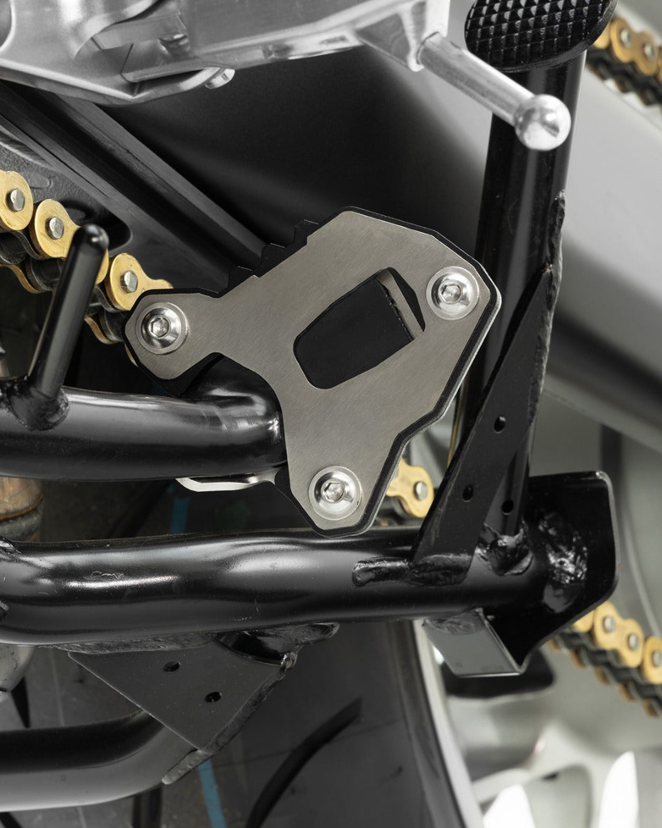 Isotta Side Stand Base Extension | Black | Yamaha Tracer 9 / 9 GT / 9 GT+ -   Pyramid Motorcycle Accessories