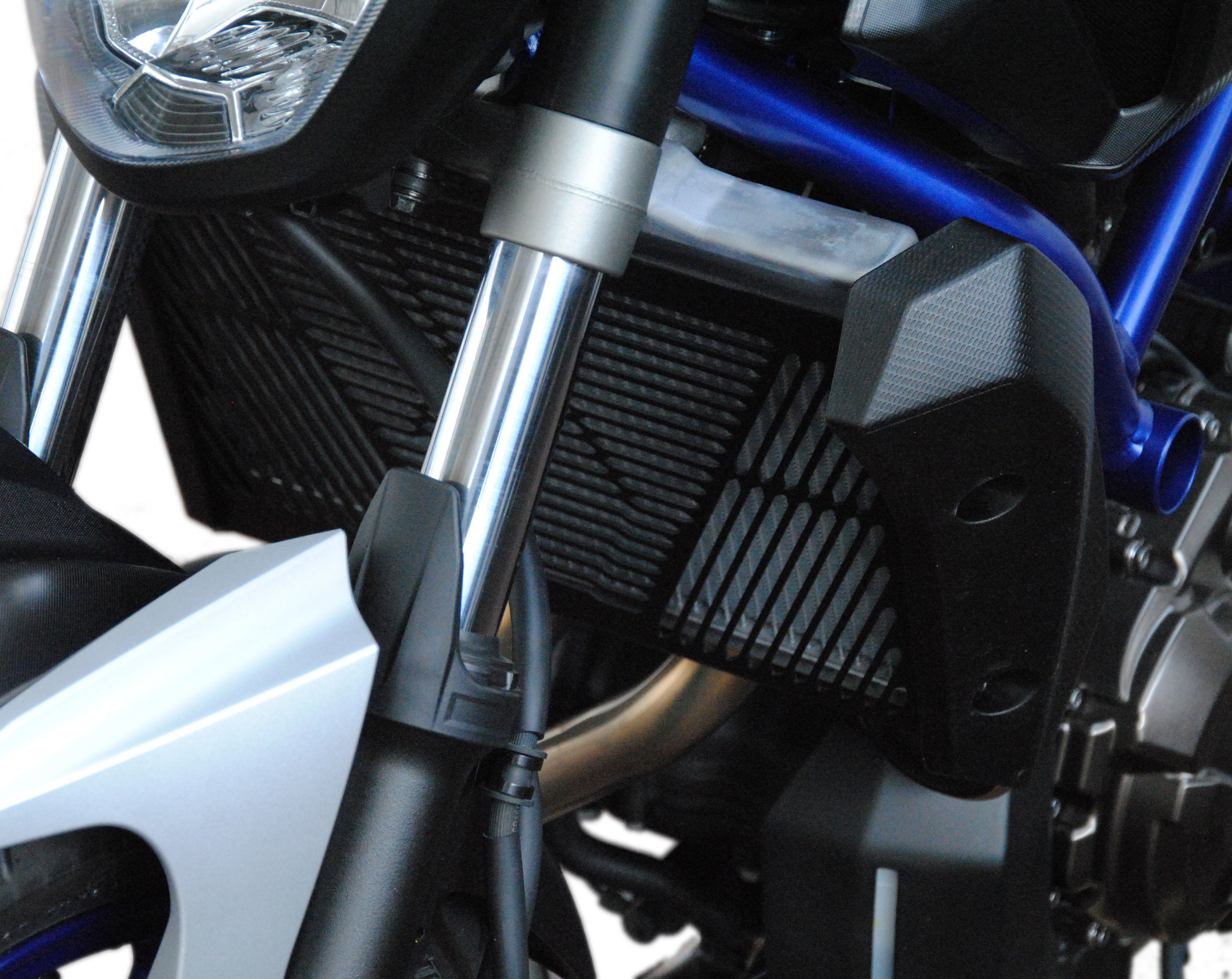 Isotta Radiator Guard | Black | Yamaha MT-07 2014>2016 -   Pyramid Motorcycle Accessories