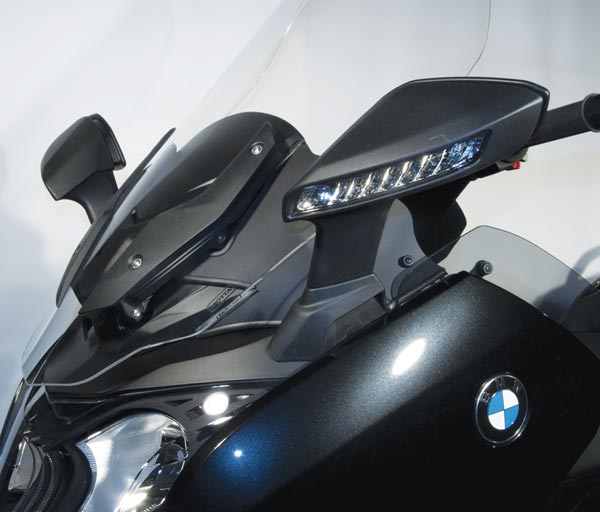 Isotta Upper Wind Deflectors | Matte Black | BMW C 650 GT 2011>2020 -   Pyramid Motorcycle Accessories