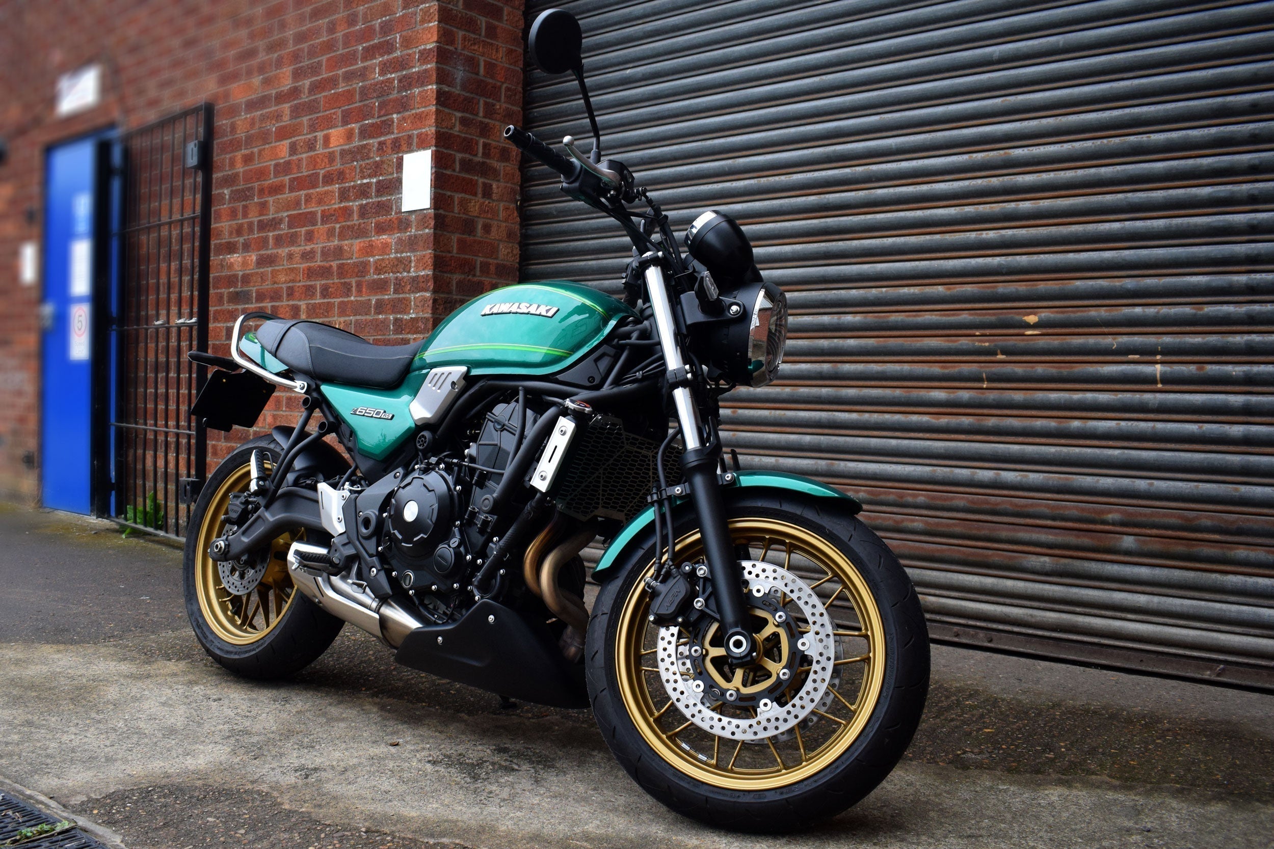 Pyramid Belly Pan | Candy Diamond Brown | Kawasaki Z 650 RS