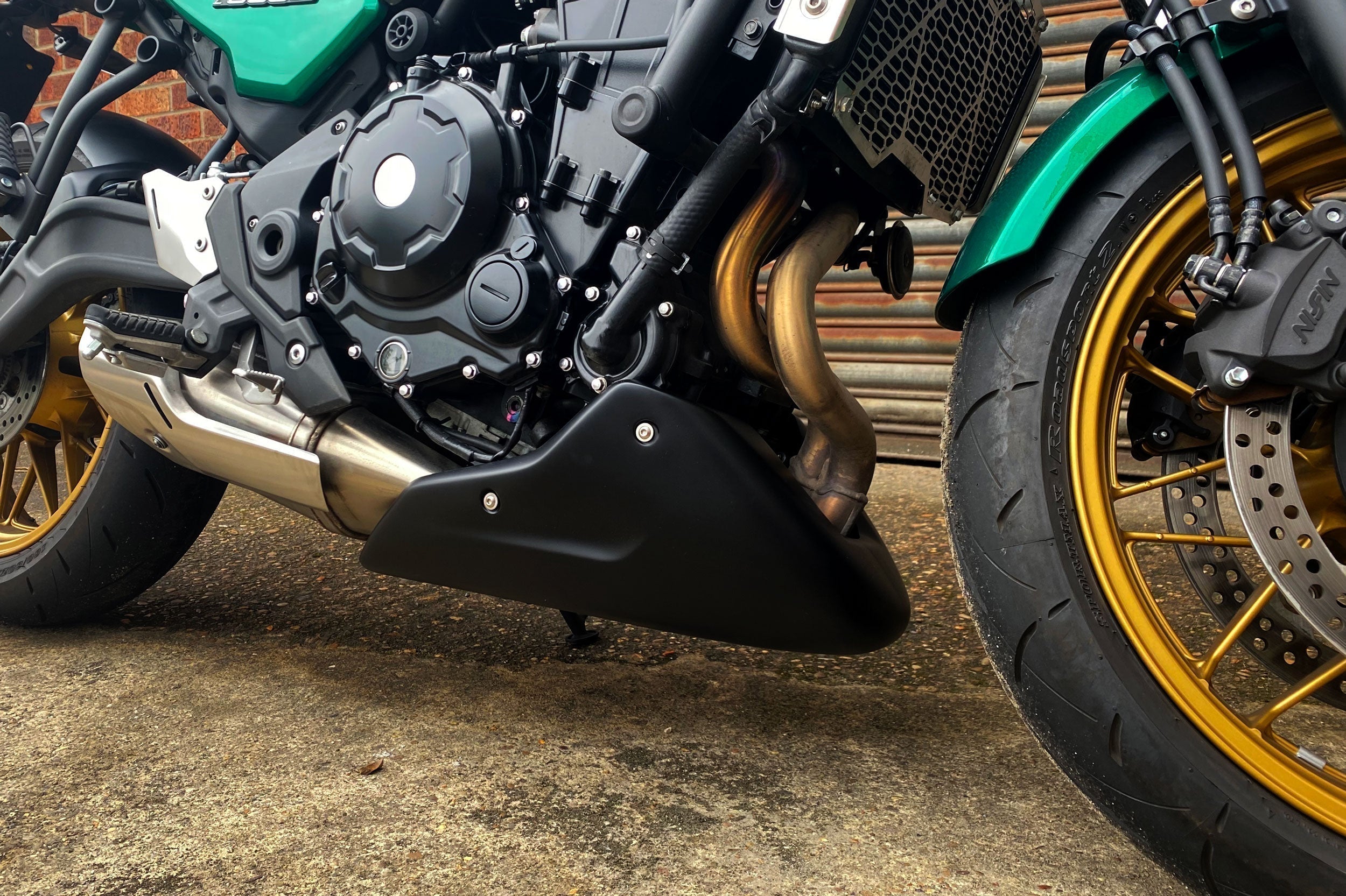 Pyramid Belly Pan | Candy Emerald Green | Kawasaki Z 650 RS