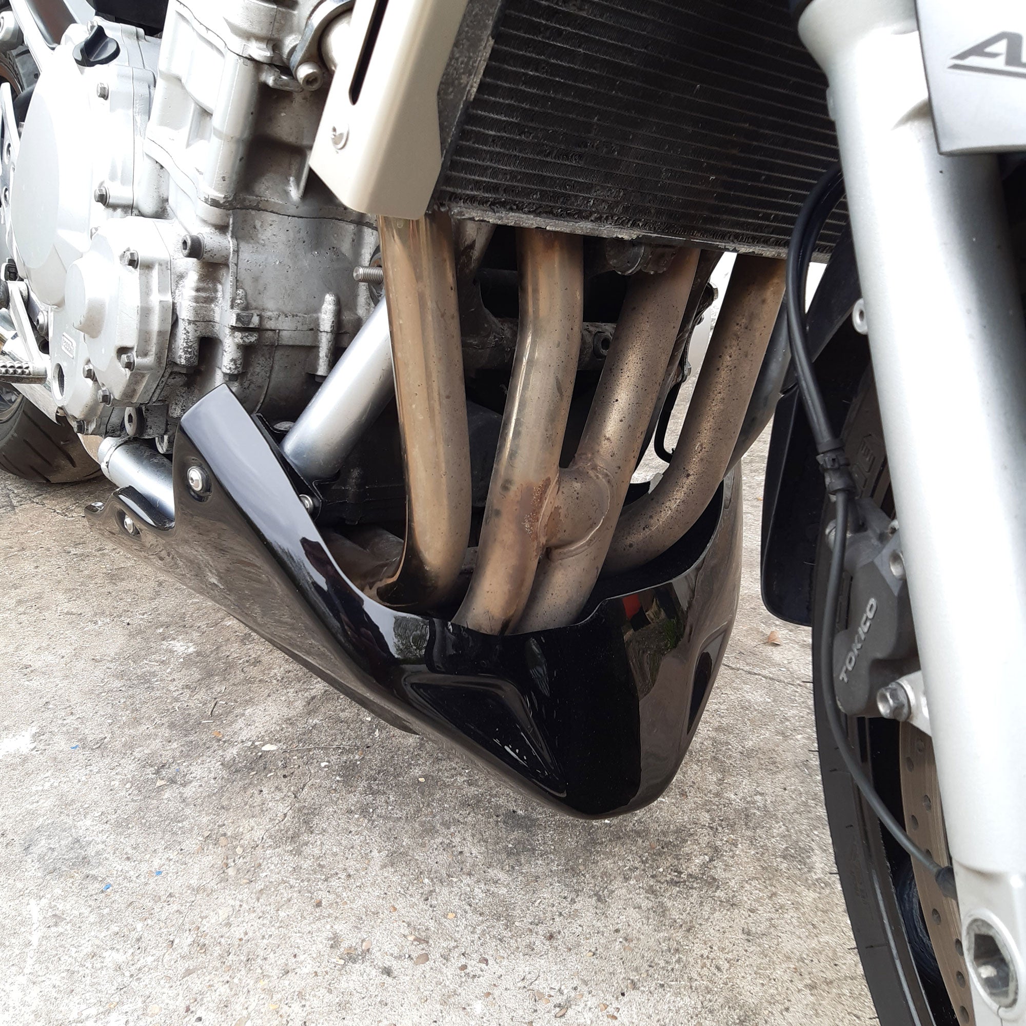 Pyramid Belly Pan (water-cooled model only) | Gloss Black | Suzuki GSF 650 S Bandit 2007>2014-Belly Pans-Pyramid Motorcycle Accessories