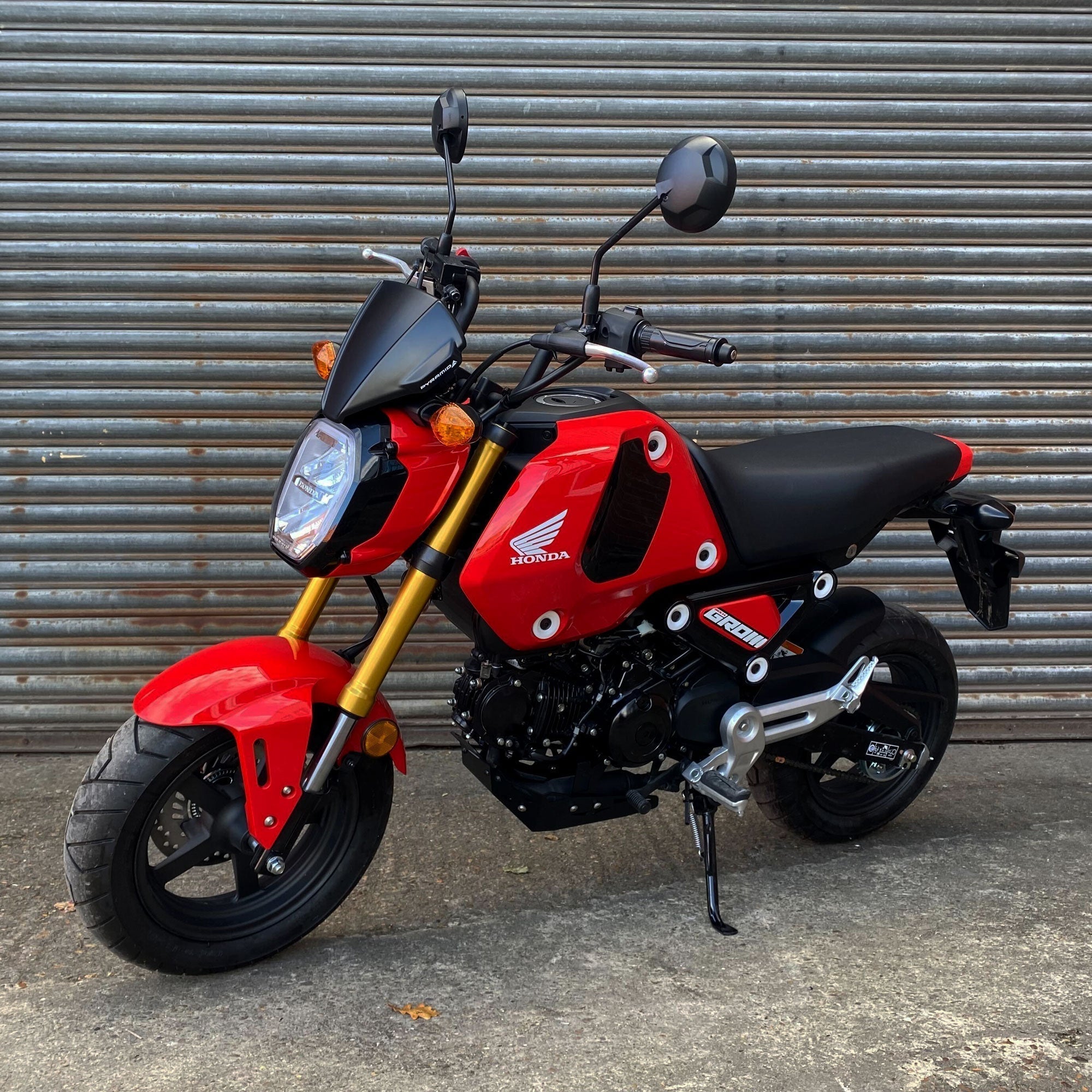 Pyramid Fly Screen | Carbon Look | Honda MSX 125 2021>Current -  Shop name