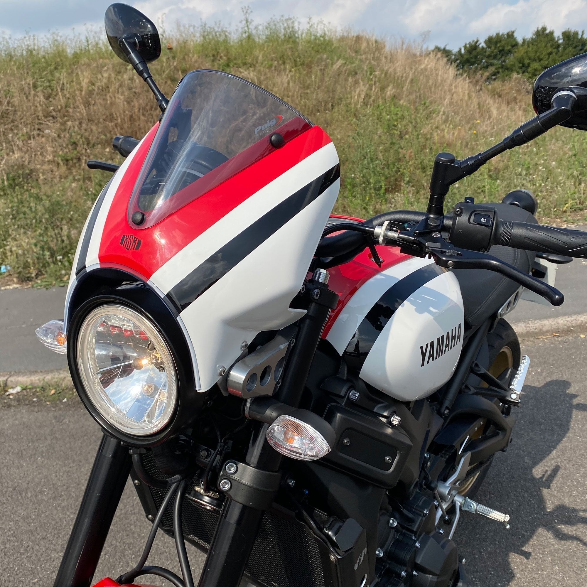 Pyramid Fly Screen | Dynamic White Scheme | Yamaha XSR 900 2020>Current-22210D-Screens-Pyramid Motorcycle Accessories