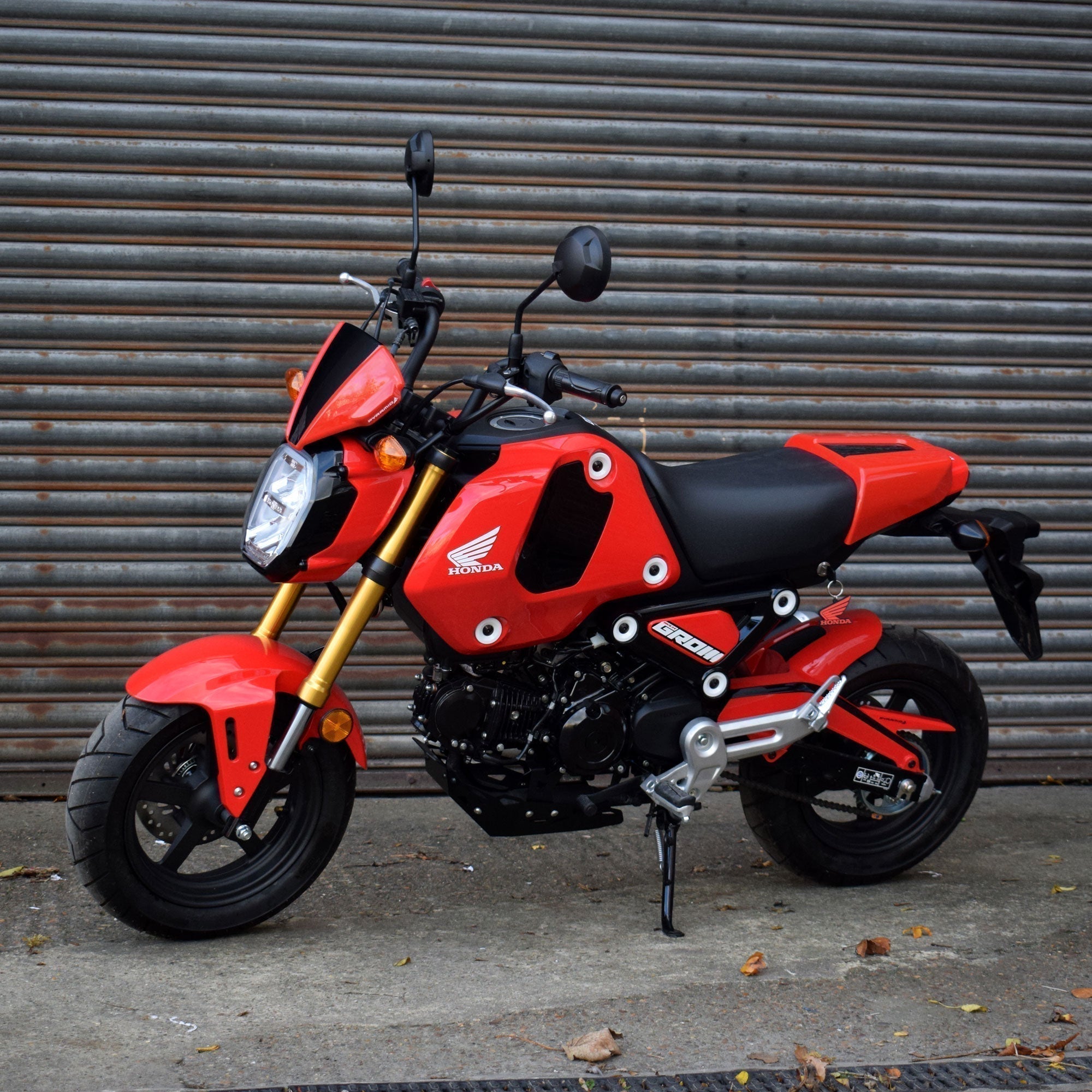 Pyramid Fly Screen | Gayety Red & Gloss Black | Honda MSX 125 2021>Current-21280R-Screens-Pyramid Motorcycle Accessories