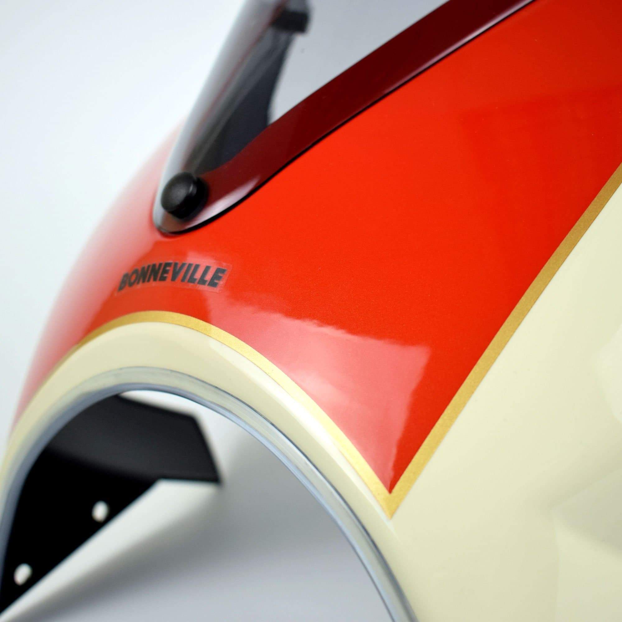 Pyramid Fly Screen | New England White & Intense Orange | Triumph Bonneville T100 2016>Current-Screens-Pyramid Motorcycle Accessories