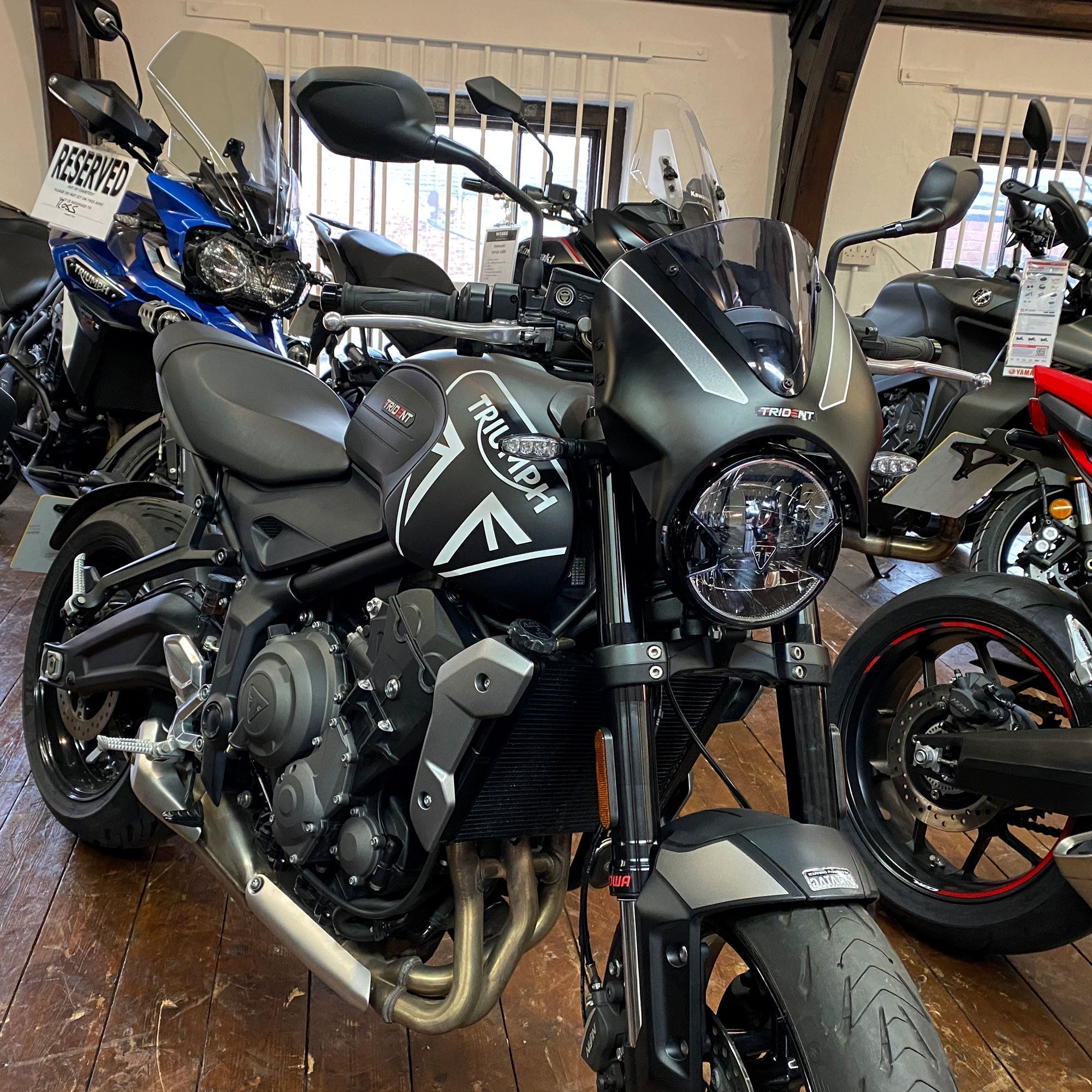 Pyramid Fly Screen | Sapphire Black Scheme | Triumph Trident 660 2021>Current-26660E-Screens-Pyramid Motorcycle Accessories