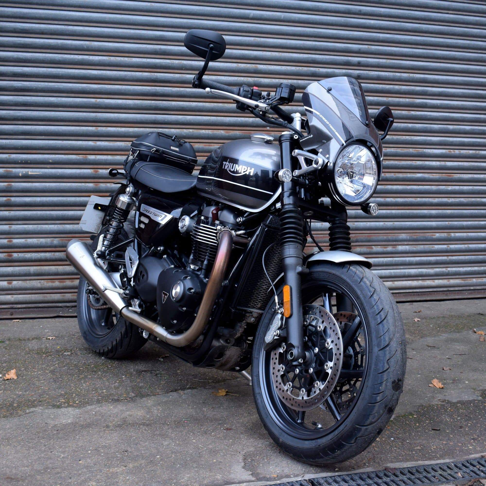 Pyramid Fly Screen | Silver Ice & Storm Grey | Triumph Speed Twin 1200 2019>2024-Screens-Pyramid Motorcycle Accessories
