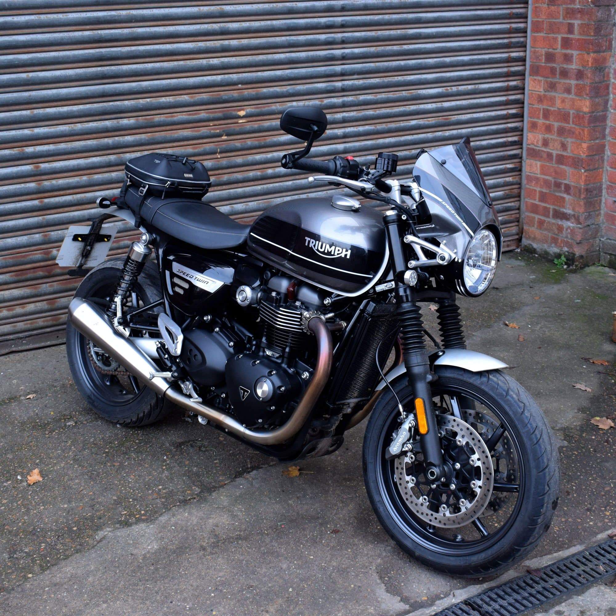Pyramid Fly Screen | Silver Ice & Storm Grey | Triumph Speed Twin 1200 2019>2024-Screens-Pyramid Motorcycle Accessories
