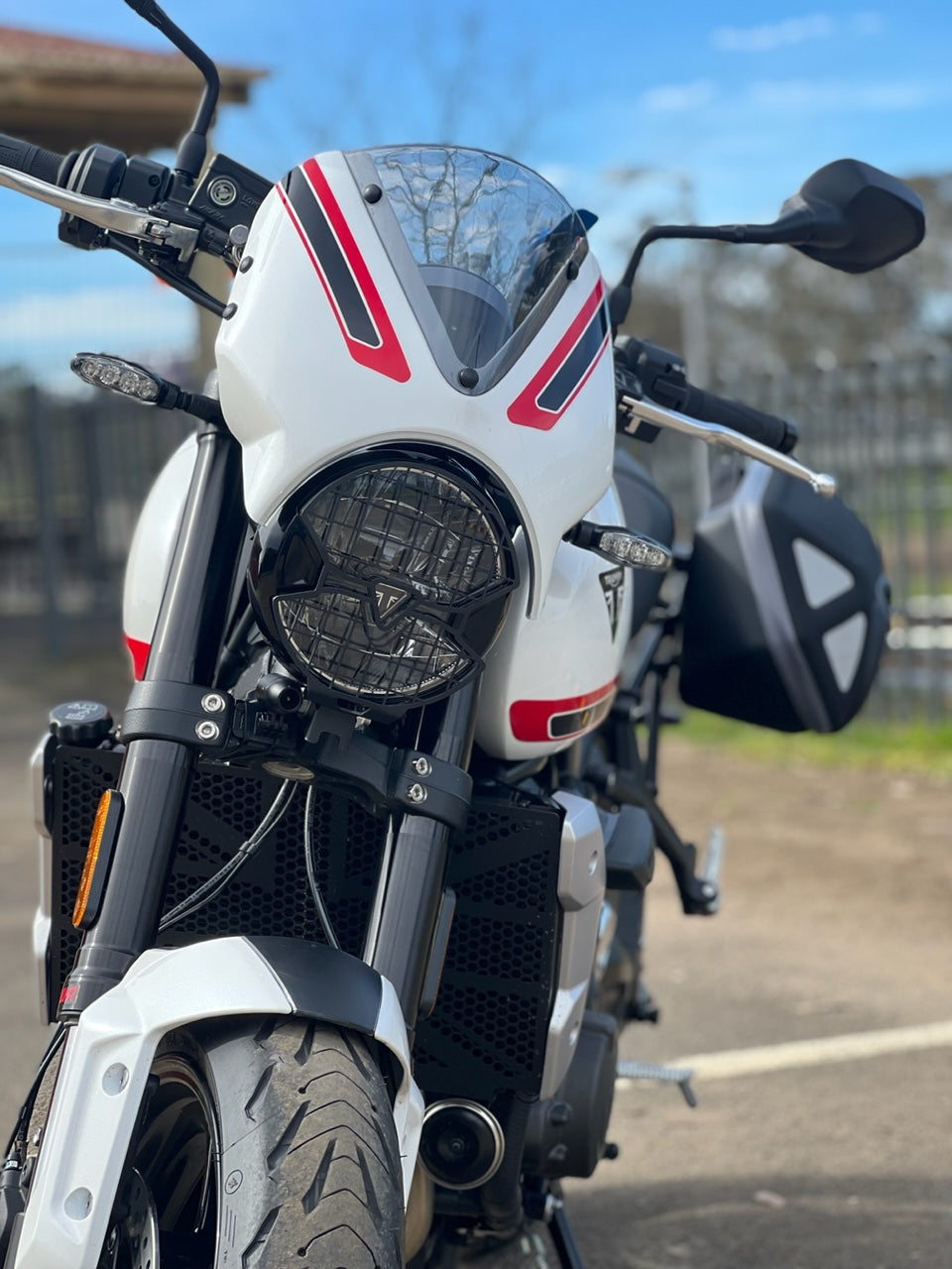 Pyramid Fly Screen | Silver Ice/Diablo Red | Triumph Trident 660 2021>Current -   Pyramid Motorcycle Accessories