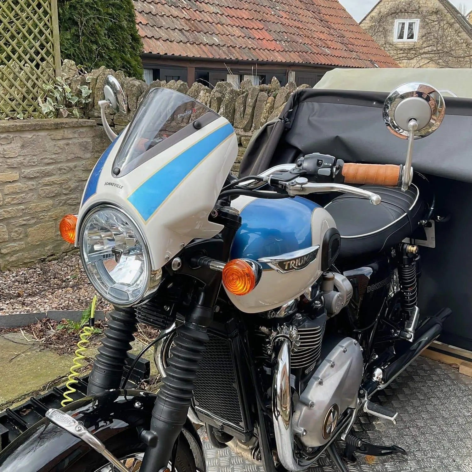 Pyramid Fly Screen | Unpainted | Triumph Bonneville T100 2016>Current -  Shop name