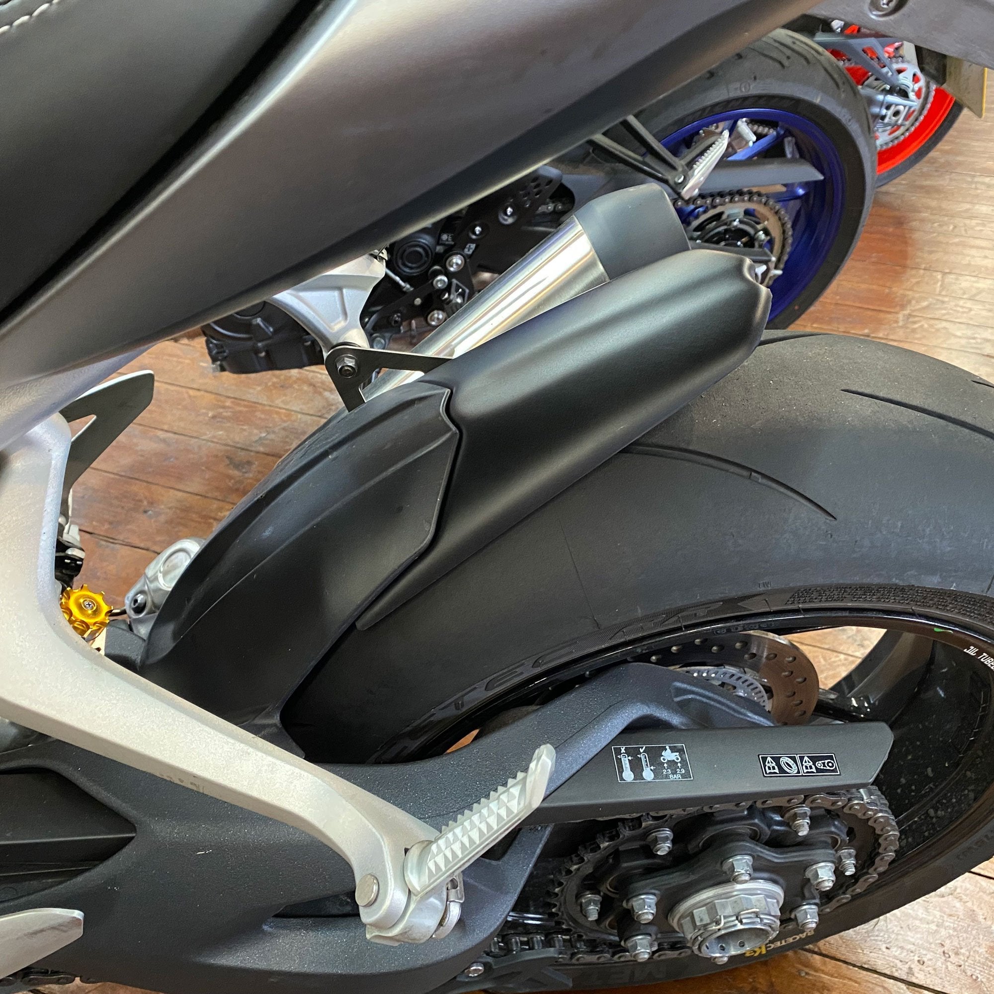 Pyramid Hugger Extension | Matte Black | Triumph Speed Triple 1200 RS 2021>Current -  Shop name