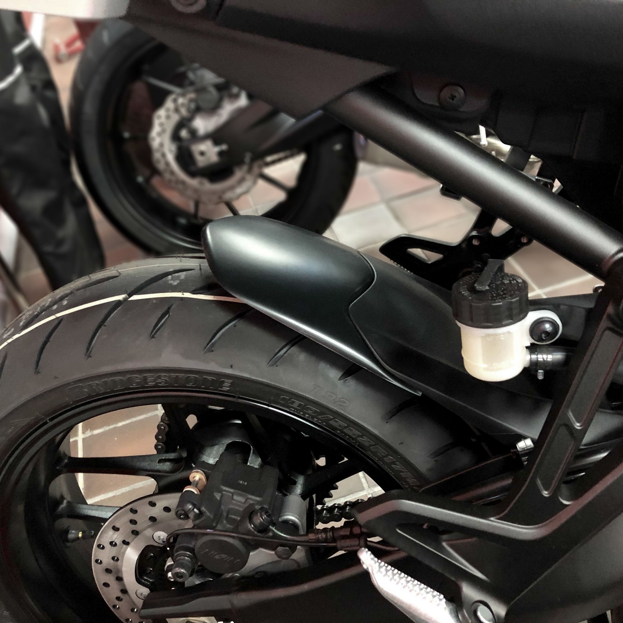 Pyramid Hugger Extension | Matte Black | Yamaha Tracer 9 2021>Current -  Shop name
