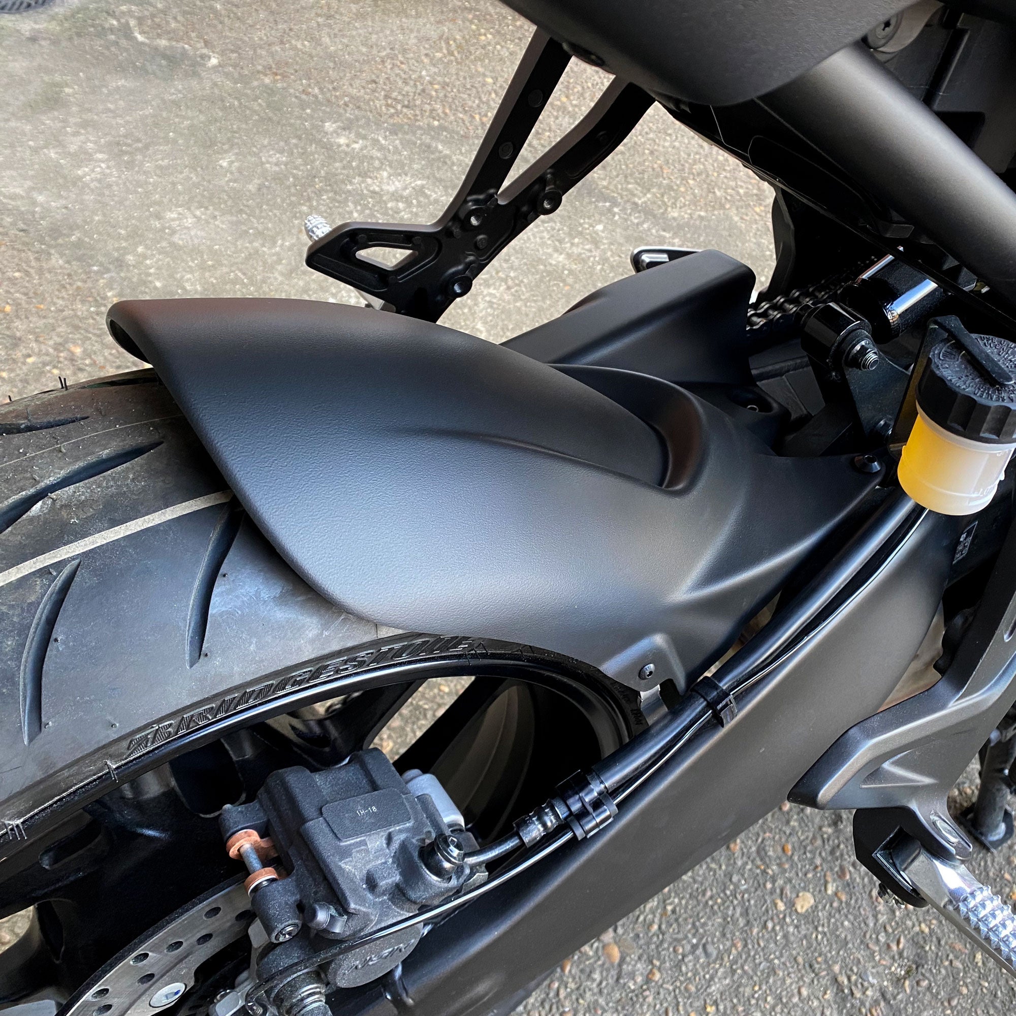 Pyramid Hugger | Icon Grey Scheme | Yamaha Tracer 9 2021>Current-Huggers-Pyramid Motorcycle Accessories