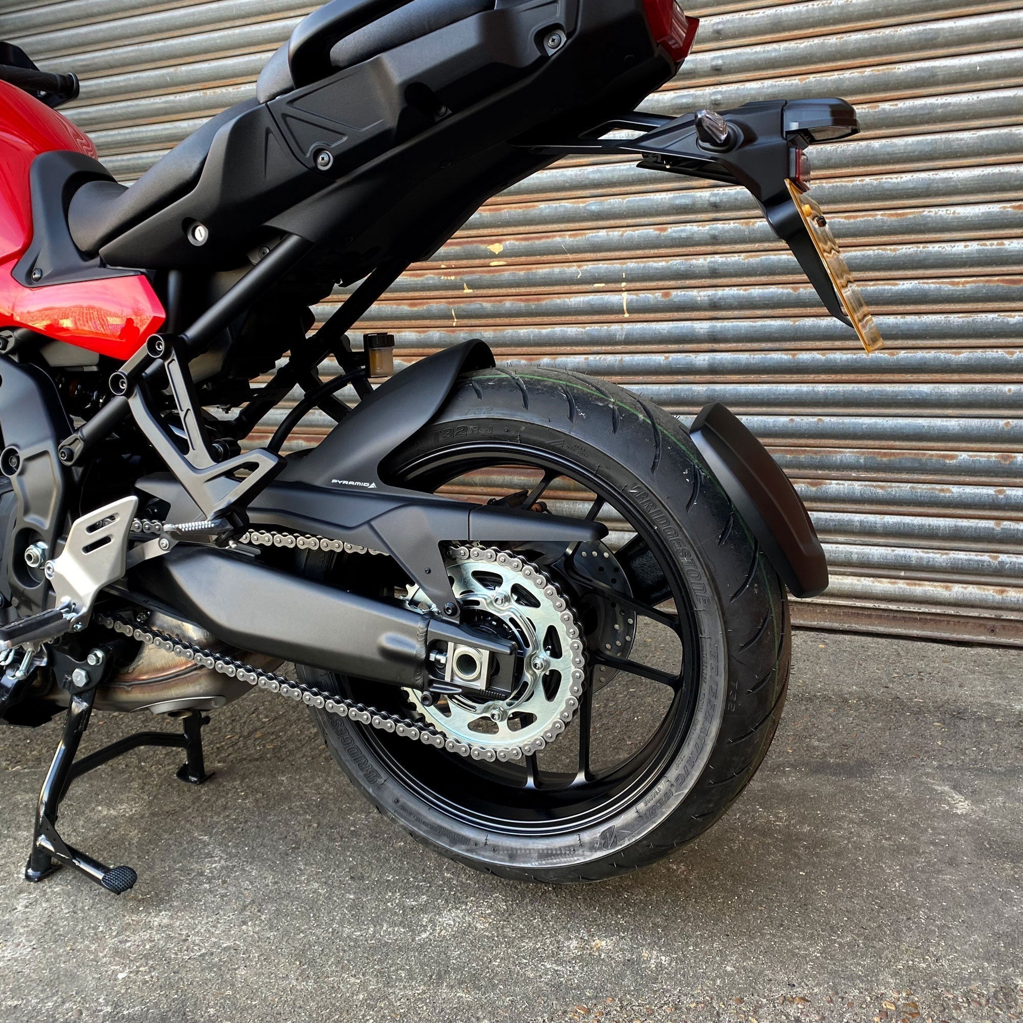 Pyramid Hugger | Icon Grey Scheme | Yamaha Tracer 9 2021>Current-Huggers-Pyramid Motorcycle Accessories