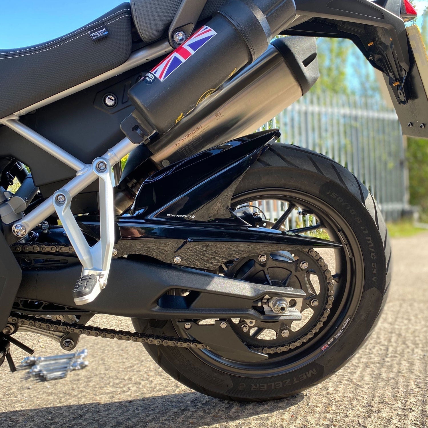 Pyramid Hugger | Korosi Red | Triumph Tiger 900 2020>Current -   Pyramid Motorcycle Accessories