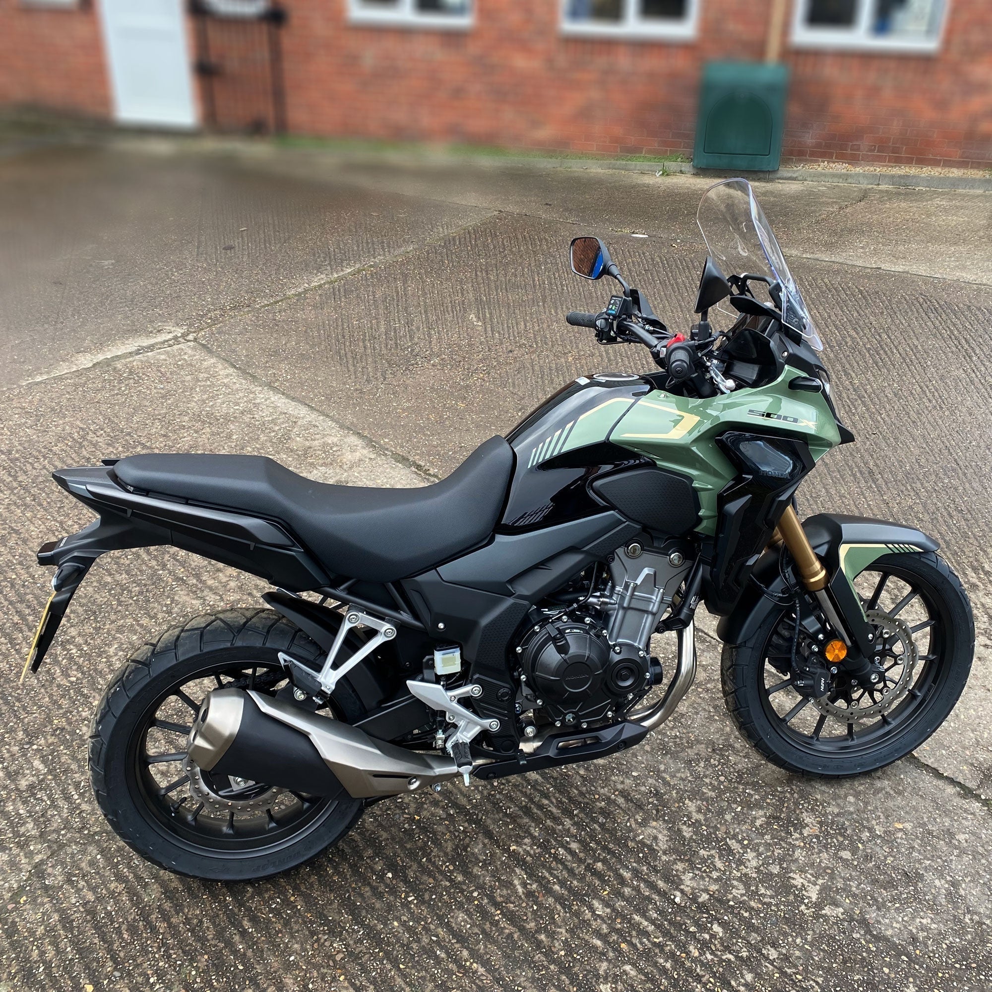 Pyramid Hugger | Matte Black | Honda CB 500 X 2022>2024 -  Shop name
