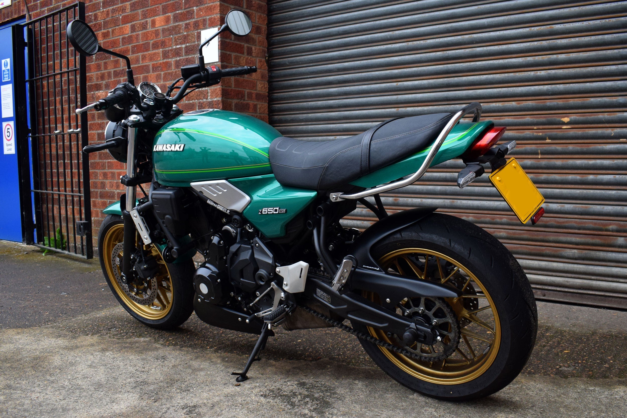 Pyramid Hugger | Matte Black | Kawasaki Z 650 2017>Current -  Shop name