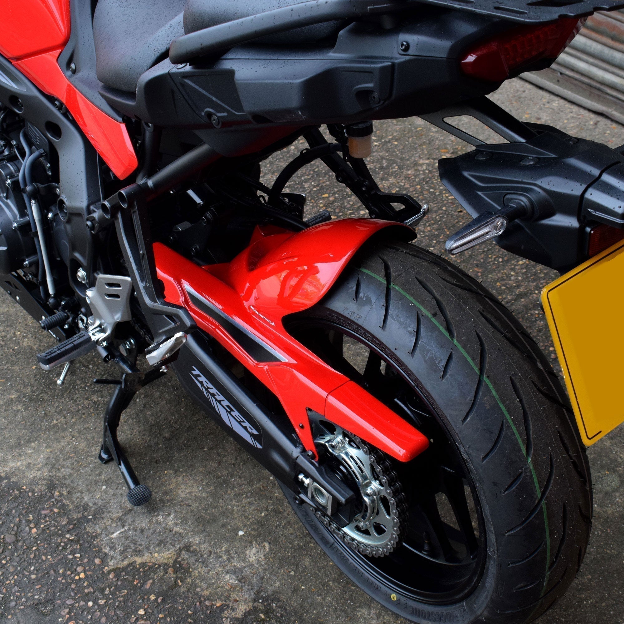 Pyramid Hugger | Redline Scheme | Yamaha Tracer 9 GT 2021>Current-072453R-Huggers-Pyramid Motorcycle Accessories
